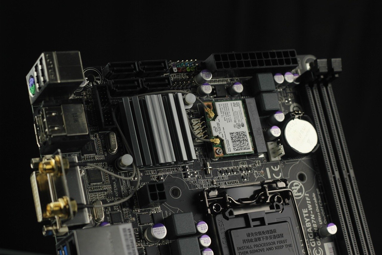 【學生應買Apple還是Windows?】買Windows機8大注意事項 2 Computer motherboard